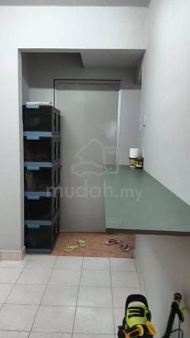 Fully furnished Master Room at Palm Spring Damansara near Surian MRT 1