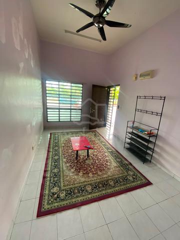 Town House near UKM 1