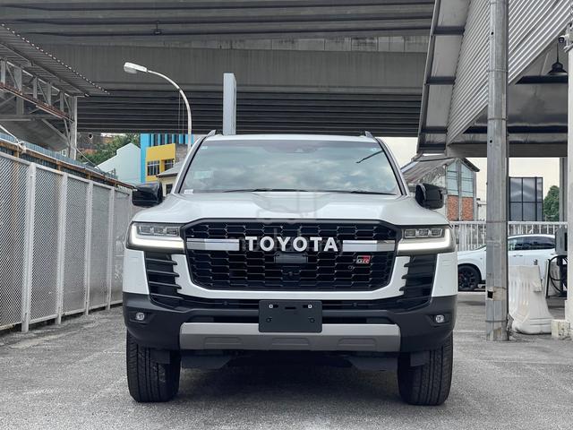 [PETROL] 2025 Toyota LANDCRUISER 300 3.5 GR SPORT - 2