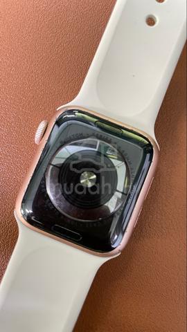 Apple Watch Series 4 - photo 3 of 5