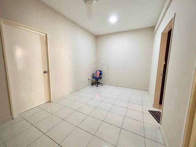 100% Loan, Reno Unit, 3 Storey 7room 7bath , Bangi Avenue , Seri Putra 5