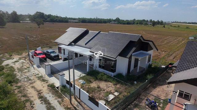 Rumah Semi D Mampu Milik di Padang Halban , Melor 1