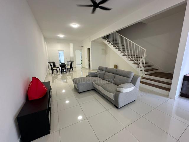 viluxe almost complete furnished near uow school batu kawan for rent 1