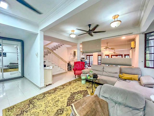 END LOT 22'X110'⭐ RENOVATED💥 Double Storey House SS19 Subang Jaya 1