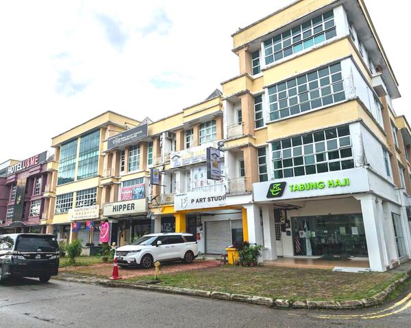Kulai 3.5 Storey Shop Corner Lot 22x75 1