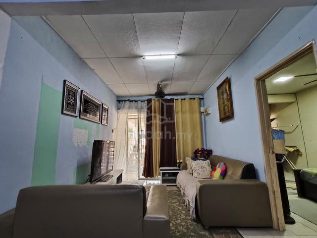 End Lot + Renovated Kitchen Cabinet Taman Desa Vista, Salak Tinggi 1