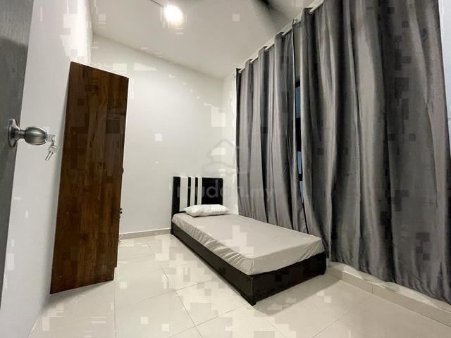 Bilik Female  Single Untuk Disewa Fully Furnished Wifi Gated & Guarded 1