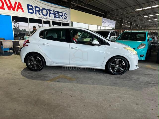2014 Peugeot 208 1.6 VTi ALLURE (A) - 2