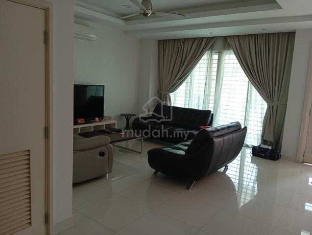 Spacious room with bathroom attached 1