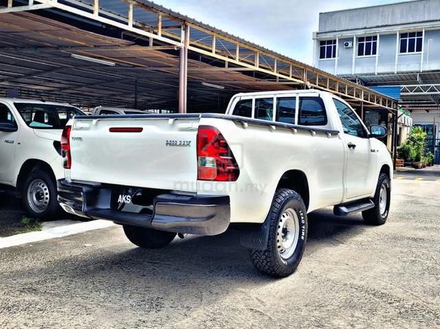 2017 Toyota HILUX 2.4 VNT SINGLE CAB NEW AT TYRES - 4