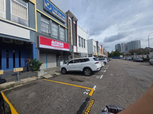 Kempas Utama Ground Floor of Double Storey Shoplot (Endlot)For Rent 1