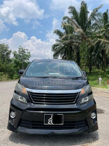 2014 Vellfire 8 Seater Black interior  Offer Sale - 3