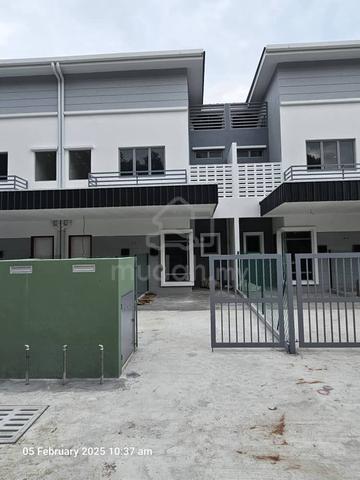 Townhouse pulau indah 1