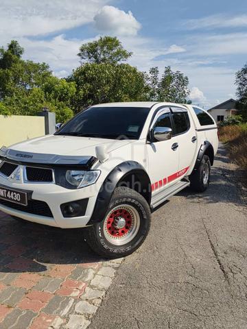 mitsubishi triton 2.5 auto - 1