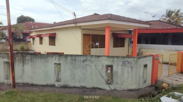 corner lot house 1
