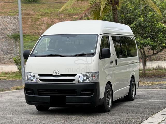 ( 2010 reg) 2009 Toyota HIACE 2.5 DIESEL D-4D (M) - 4