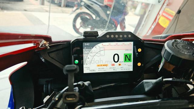 Honda CBR1000RR-R SP - photo 9 of 9