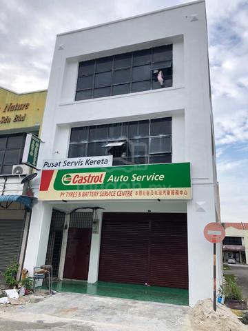 Corner lot 3 storeys shop house 1