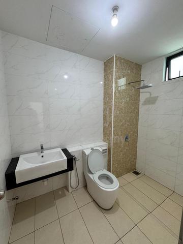 Room for rent in D'Summit Residences, Kempas Utama 4