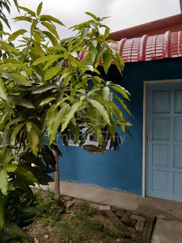 Bilik Di Jalan Sekolah Cendering 1