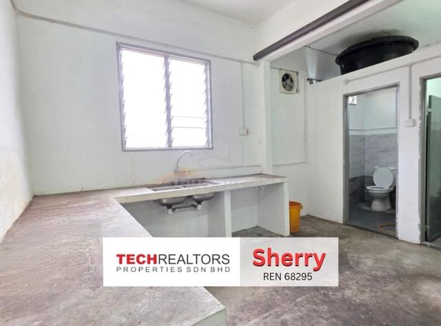 KULIM HITECH 1st Floor Shoplot Workers Hostel l BKE Lunas Tiram Lobak 1