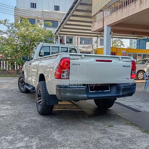 Toyota Hilux Single Cab 2.4 Manual - 2