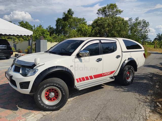 mitsubishi triton 2.5 auto - 2