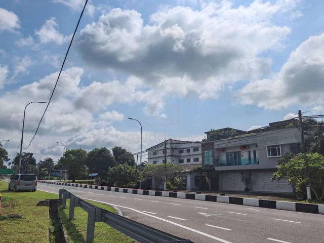 Kluang Town Area 1.7359 Acre Tanah Bangunan Beside Main Road Rm45 psf 4