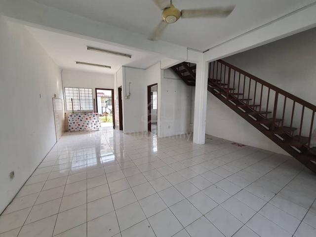 Near MRT Station 2 Sty House PP Taman Pinggiran Putra Seri Kembangan 1