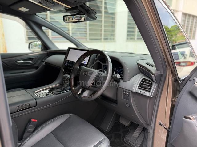 2025 Toyota ALPHARD 2.5 Z GOLD , FULLY LOADED!! - 4