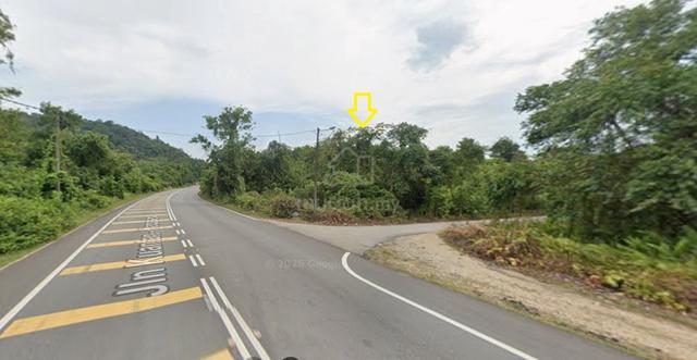 Corner lot jalan utama 1.3ekar Cherating, Pahang dekat Club Med 1