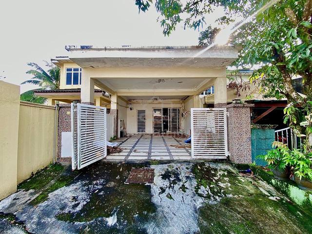 RENOVATED! Double Storey Terrace Taman Saujana Puchong SP 7, Selangor 1