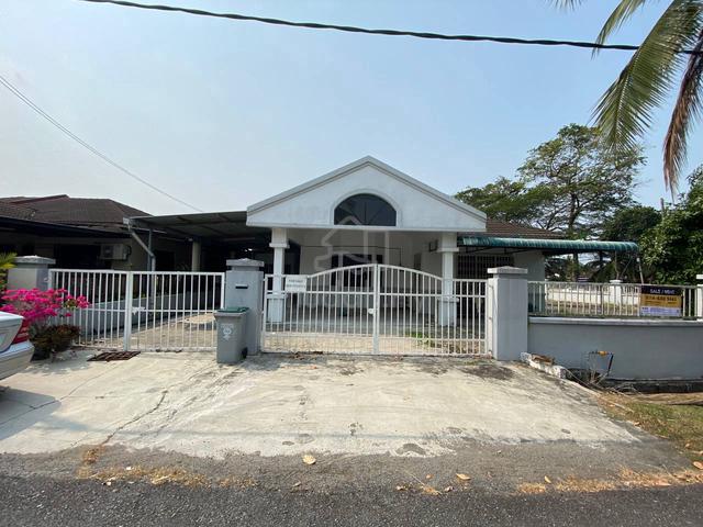 SINGLE STOREY CORNER LOT @ TAMAN MANiS 2, PARIT RAJA FOR SALE 1