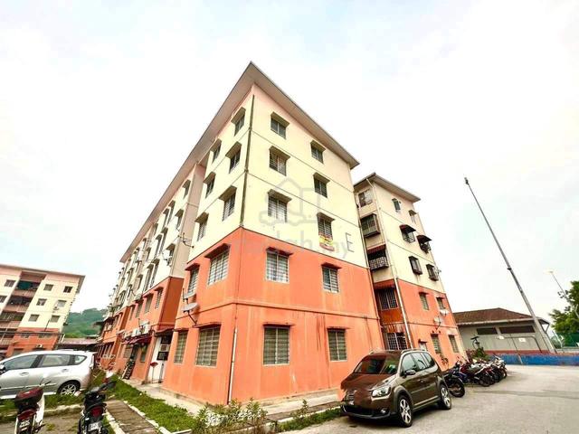 Pangsapuri Cempaka (Bukit Puchong 2) 1