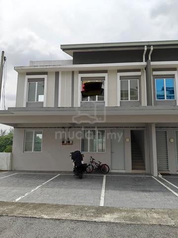 Freehold!!! Endlot Townhouse @ Taman Tasik Semenyih Selangor 1