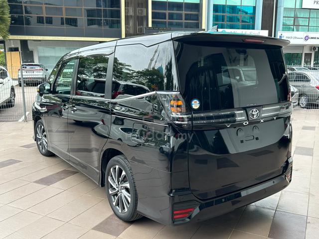 2022 Toyota VOXY 2.0 S-Z 2PD 7SEATER 27K KM - 2