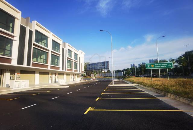 3 Storey Shoplot Ground Floor Bandar Seri Putra Facing Main Road,bangi 1