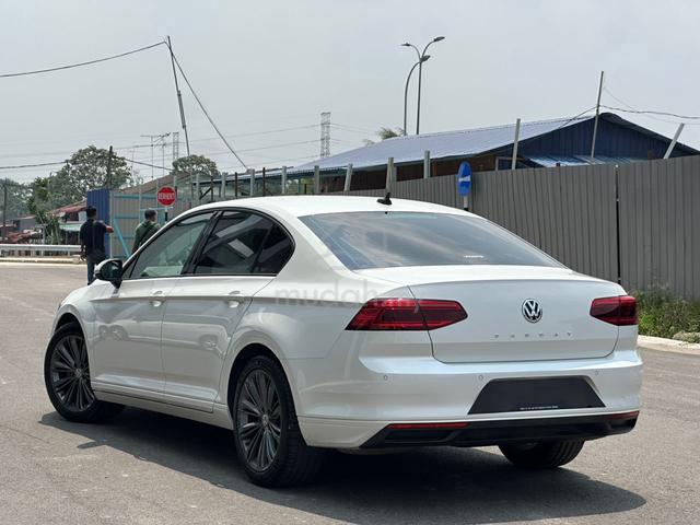 2021 Volkswagen PASSAT 2.0 R-LINE (A) Full Service - 2