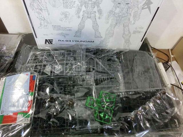 Bandai PGU 1/60 RX-93 Nu Gundam Model Kit - photo 3 of 5