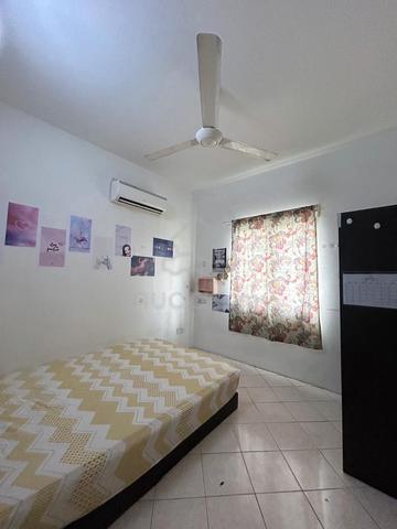 Female middle available for rent Petaling jaya Bayu Puteri Tropicana 1
