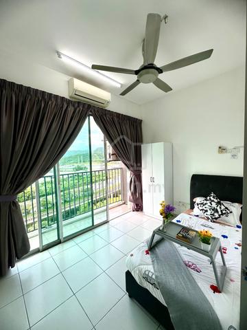 [Walk to MRT] Non Sharing Female Balcony room for rent at The Zizz 1