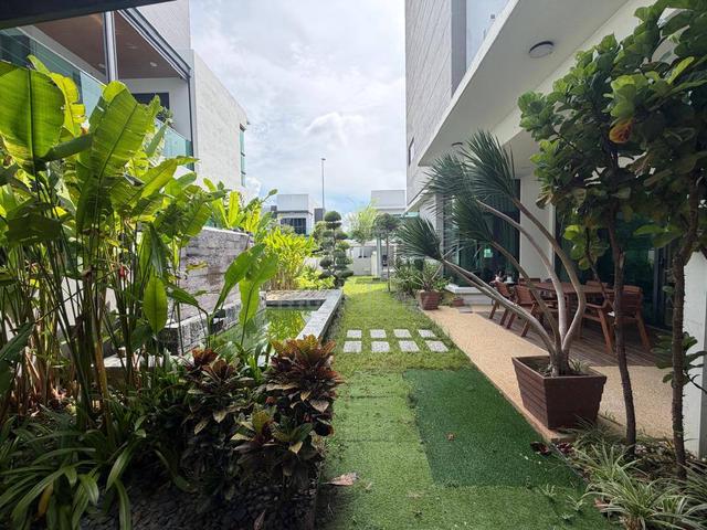 RM15K 3 Storey Bungalow with Lift 8 Residence Ujong Pasir 1