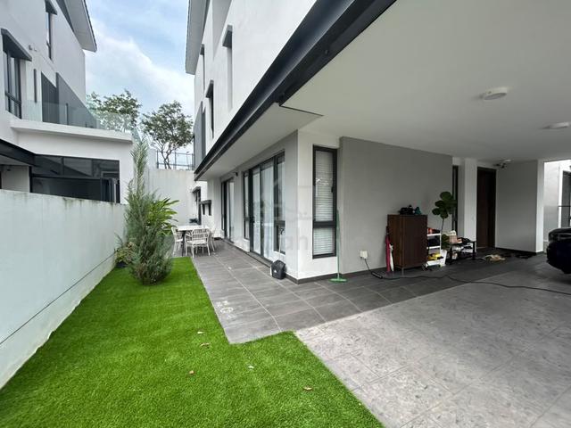 3 Storey Semi-D, Trilia Residence, Bukit Jelutong Shah Alam, Selangor 1