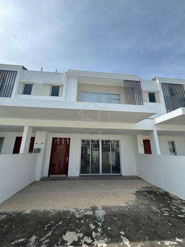 FOR RENT: 2 Storey Terrace House 4R4B 22x75 Palma Sands Gamuda Cove 1