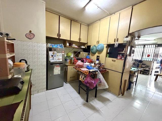 Flat Taman Ungku Tun Aminah 1
