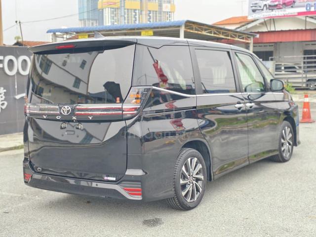 2023 TOYOTA VOXY 2.0 S-Z (12k MILEAGE ONLY) - 2