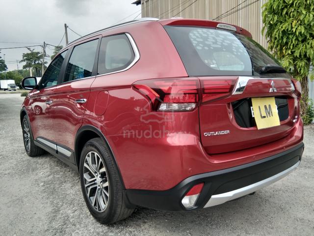 R 2017 Mitsubishi OUTLANDER 2.4 (A) SUNROOF P/BOOT - 2