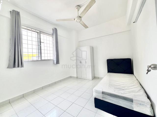 [FULLY FURNISHED free WIFI] Skyvilla Apartment near LRT/UPM/Mines 1