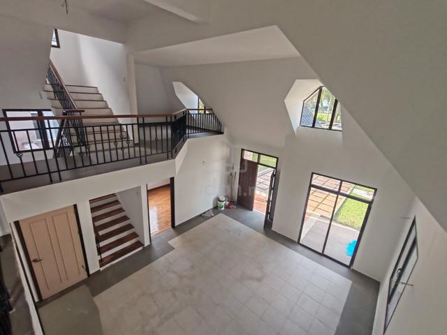 2.5 Storey Bungalow at Ferringhi Villa, Batu Ferringhi 1