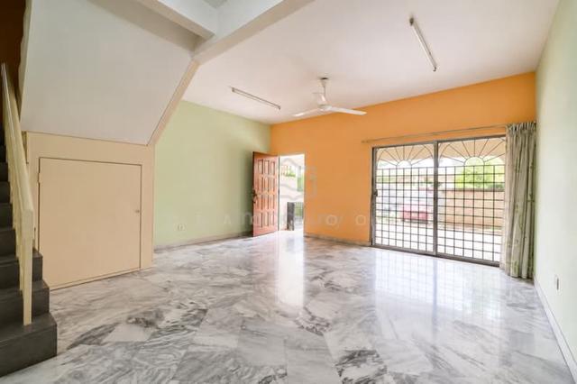 2 sty house taman universiti indah with Extent Kitchen and Air Con 1